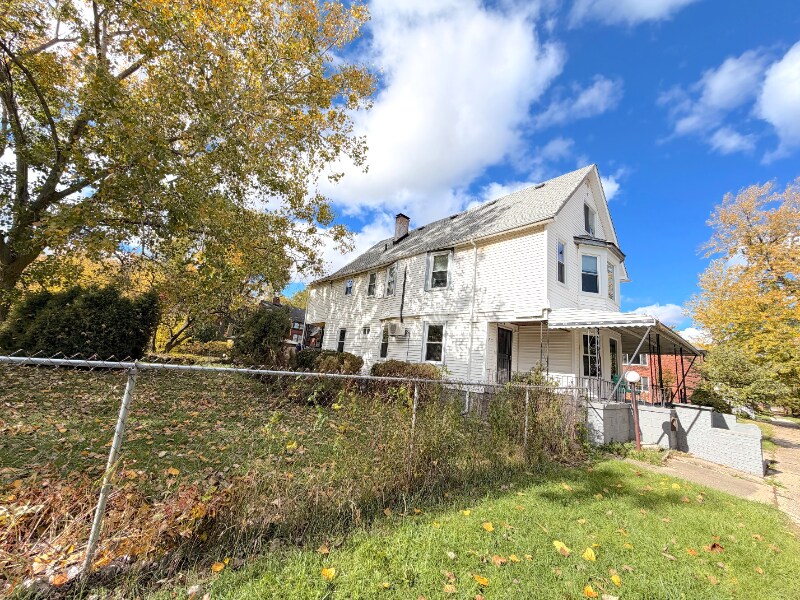 Building Photo - 1419 Fischer St