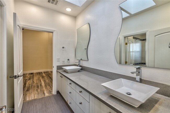 Building Photo - 8129 Pacific Cove Dr