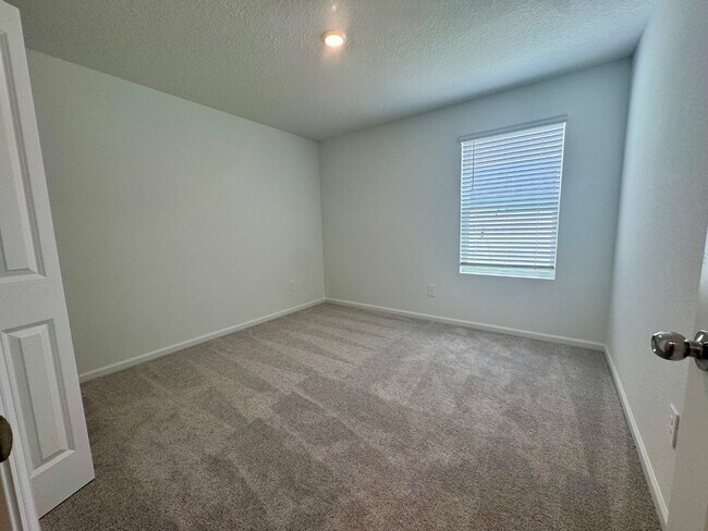 Building Photo - 88 Rose Dr