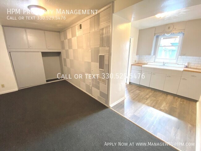 Building Photo - 1415 Yale Ave NW