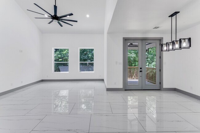 Building Photo - 90 Piping Rock Pl