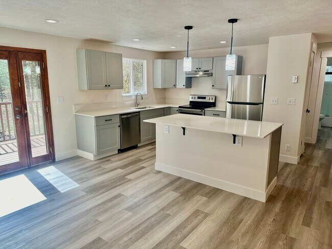 Building Photo - Suncrest Rental