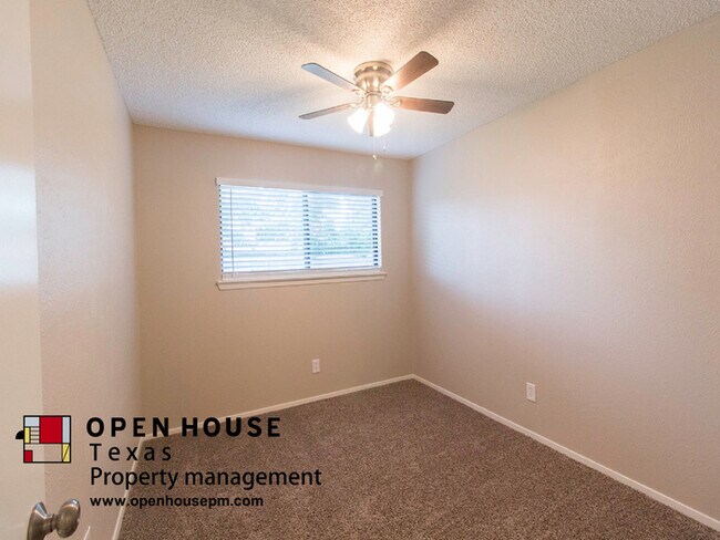 Building Photo - 2929 Beachtree Ln Bedford