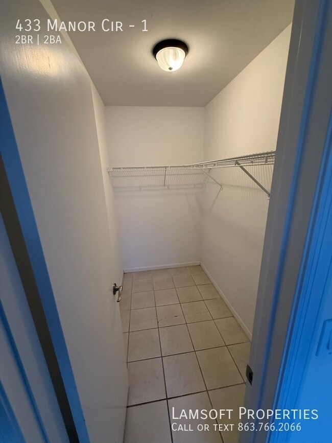 Building Photo - 433 Manor Cir