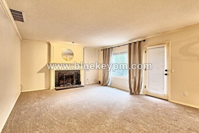 Building Photo - 5 Bed, 2.5 Baths Luxury Home in Murrayhill Near Cooper Mtn Parks