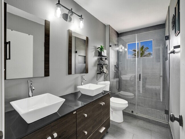 Building Photo - 9610 Dunhill Dr