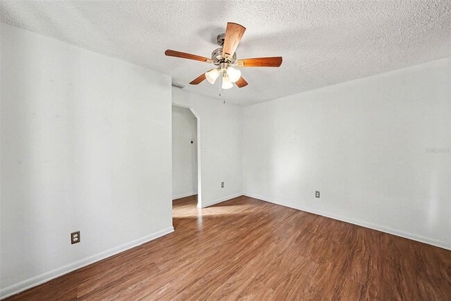 Building Photo - 816 W Minnehaha St