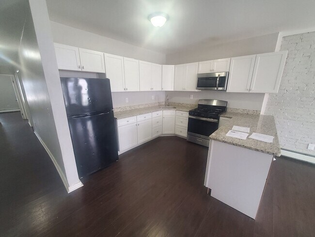 Building Photo - 620 Dudley St