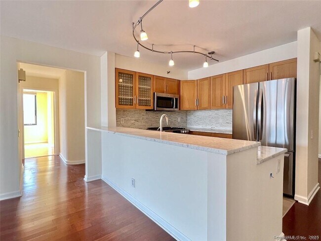 Building Photo - 25 Forest St