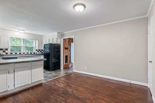 Building Photo - Home off Freeman Mill, Living Room Plus De...
