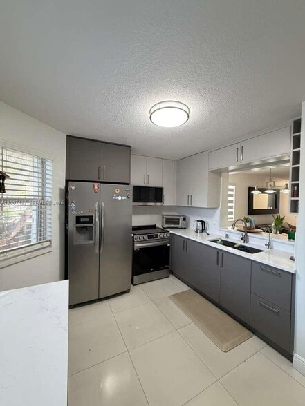 Building Photo - 7265 NW 173rd Dr