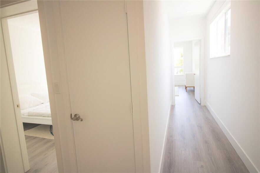 Building Photo - 2465 NE 135th St