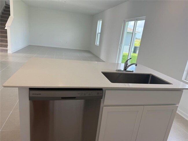 Building Photo - 2434 McKinley Dr