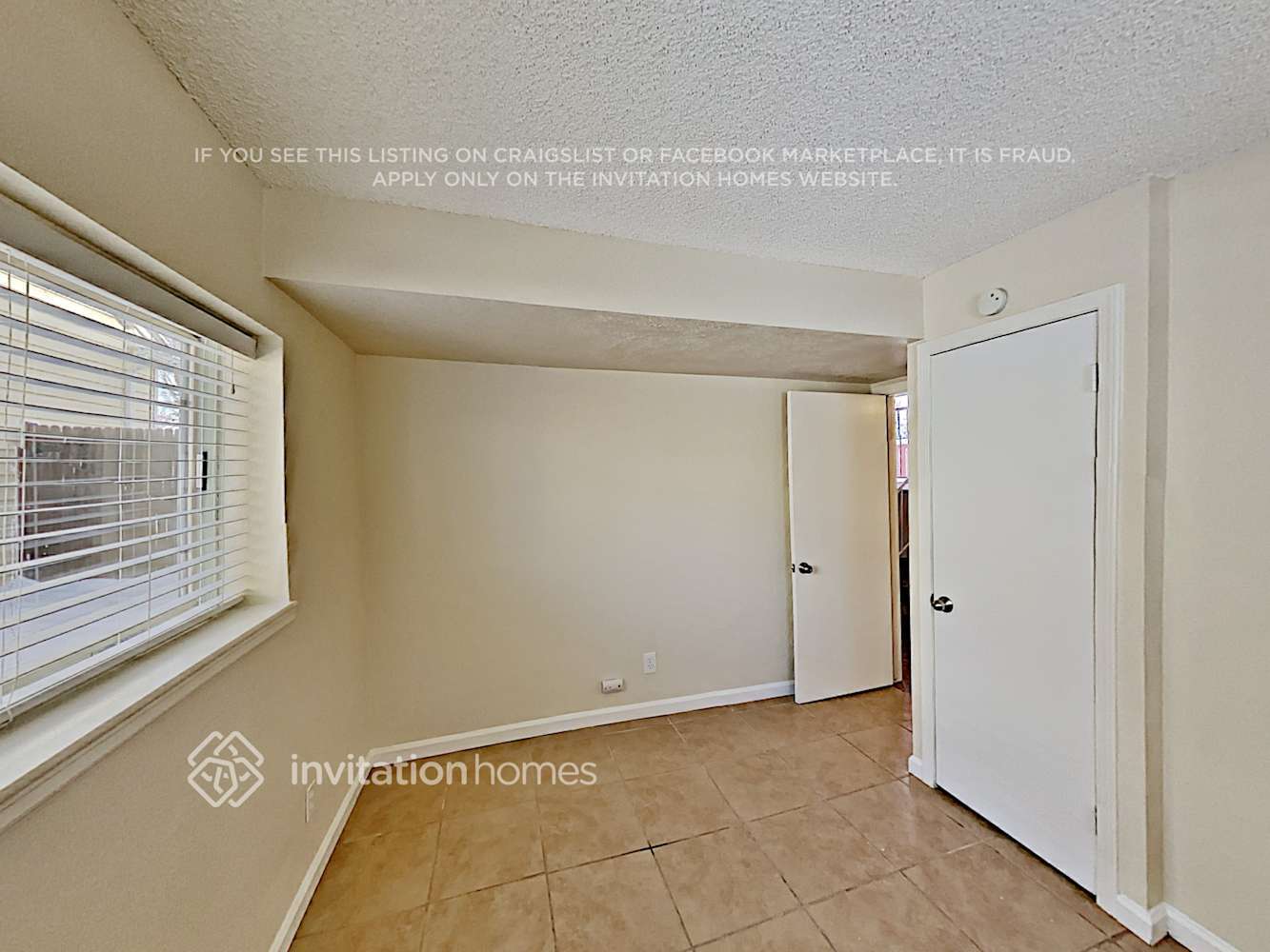 Building Photo - 5840 S Perth Pl