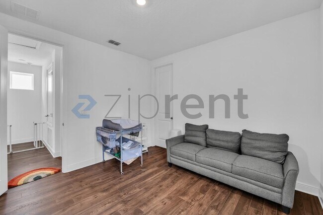 Building Photo - Unit
