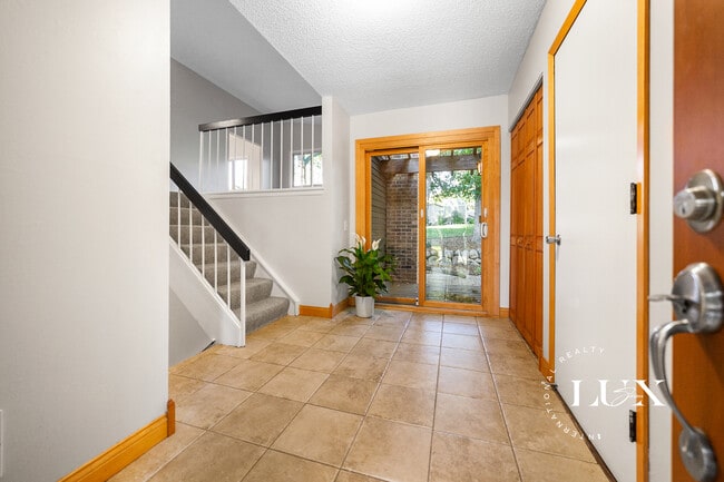 Building Photo - 3160 Walnut Grove Ln N