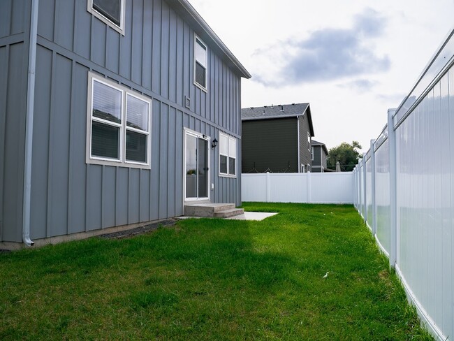 Building Photo - 1007 N Viewmont Rd