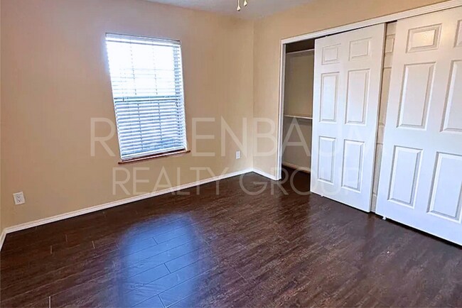 Building Photo - 8886 E Volcano Dr