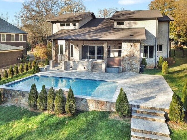 Building Photo - 2011 Sharon Ave