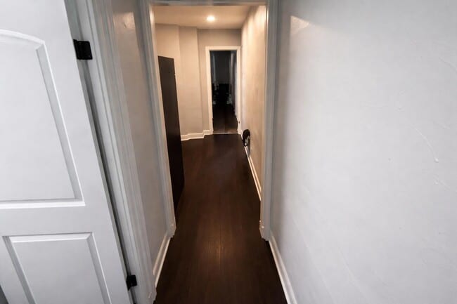 Building Photo - 818 Broad St