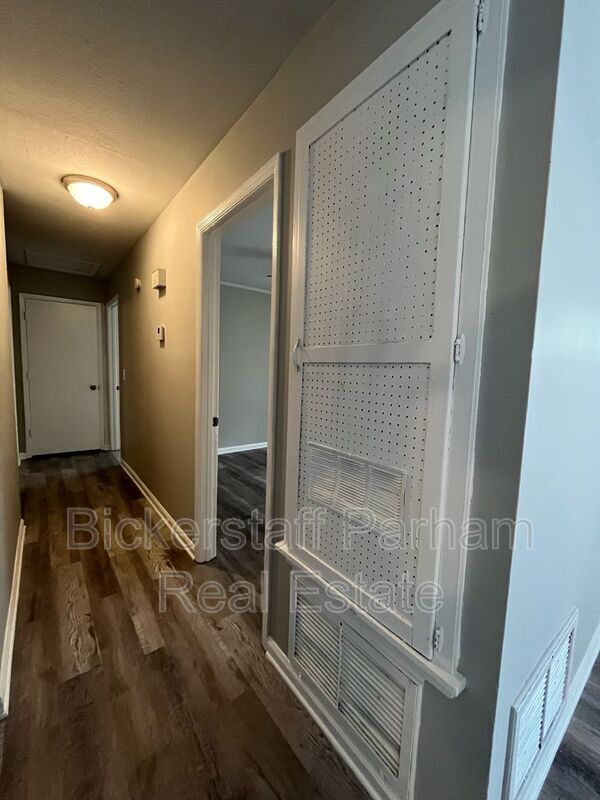 Building Photo - 2300 Welch Dr