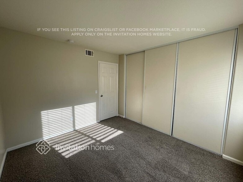Building Photo - 3205 Lantana Ct