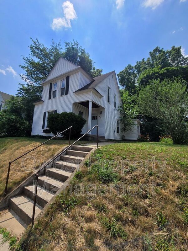 Primary Photo - 932 Crescent St NE