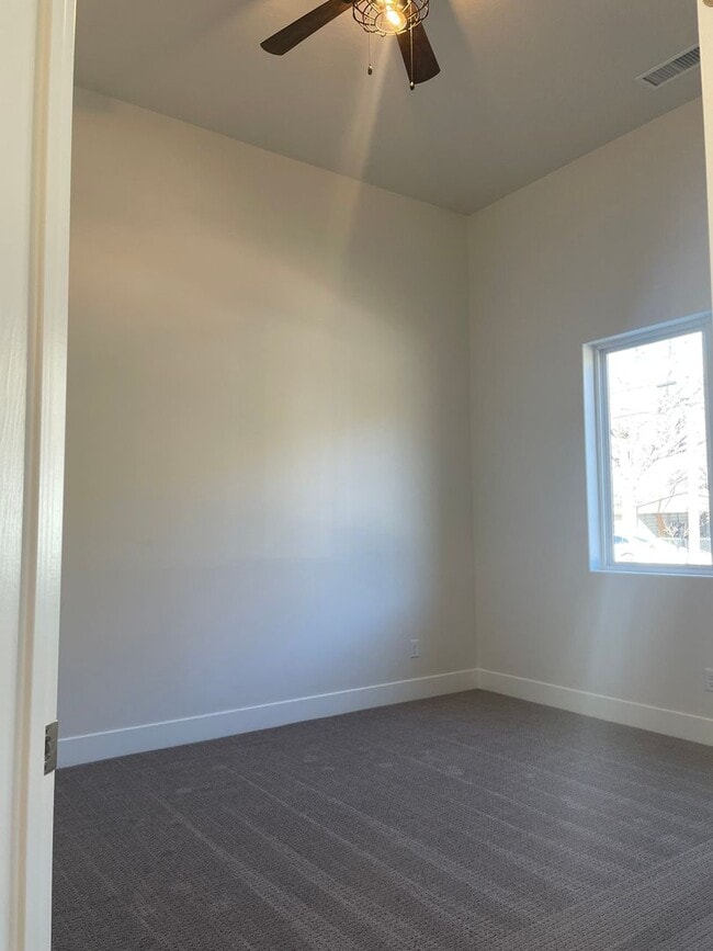 Building Photo - Beautiful home in La Verkin!