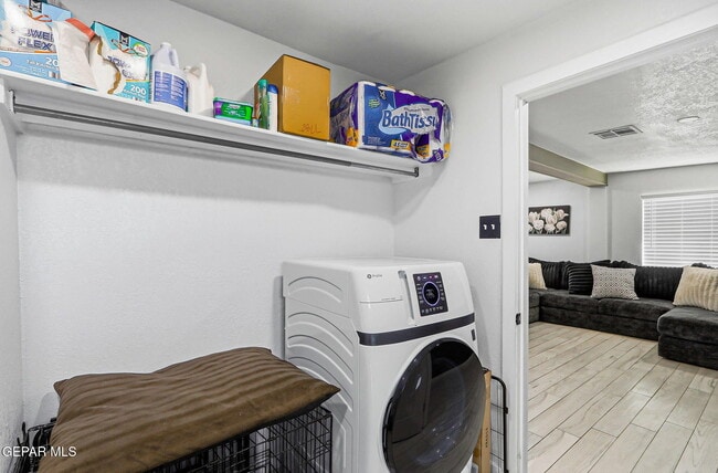 Building Photo - 7740 Phoenix Ave