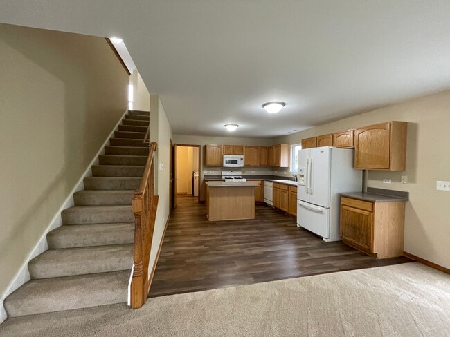 Building Photo - Single Family Home for Rent in Marengo! Available Mid August 2026!