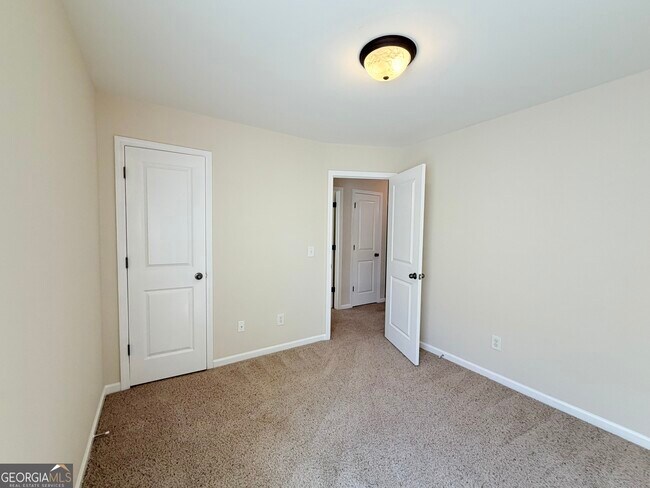 Building Photo - 260 Ascott Ln