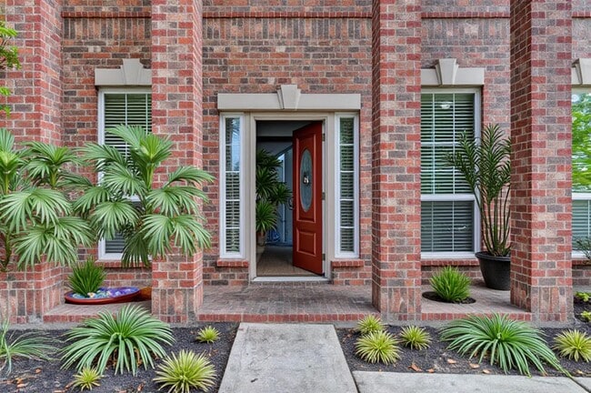 Building Photo - 2409 Shorebrook Dr