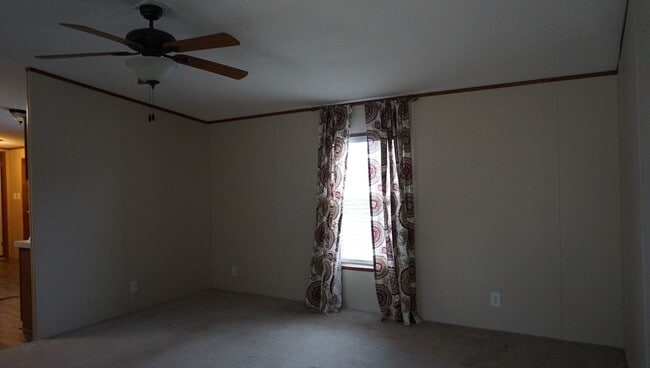 Building Photo - 3 Bedroom mobile home in the County