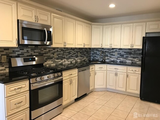 Building Photo - 601 Hampshire Dr