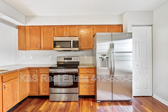 Building Photo - 2711 Canterbury Dr