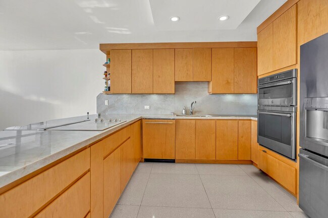 Building Photo - 11930 N Bayshore Dr