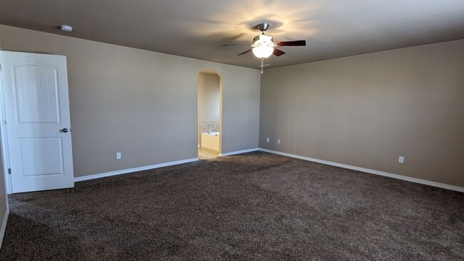 Building Photo - LARGE TWO STORY 3 BED/2.5 BATH W/3 CAR GAR...