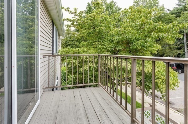 Building Photo - 14 Village Green Ln