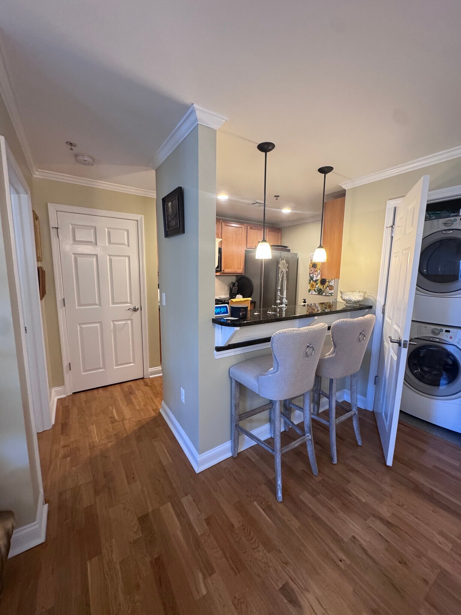 Building Photo - 17 Central St