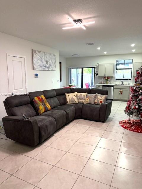 Building Photo - 470 NE 12th St