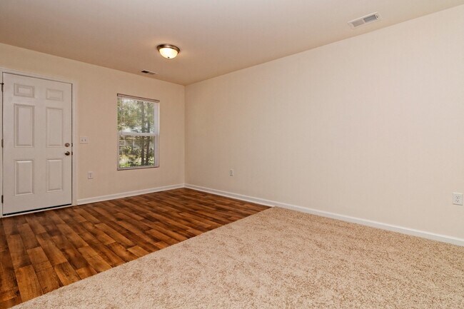 Building Photo - Charming 3BR Home in Hardeeville – Now $2,...