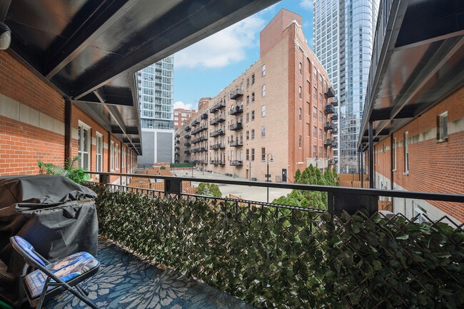 Building Photo - 501 N Kingsbury St