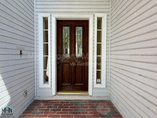 Building Photo - 1307 Adobe Run