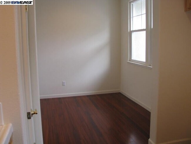 Building Photo - 37421 Glenbrook Ter