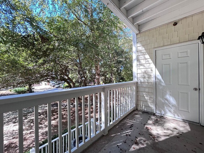 Building Photo - Gated community on the bay side of Shore Dr! "ASK ABOUT OUR ZERO DEPOSIT"