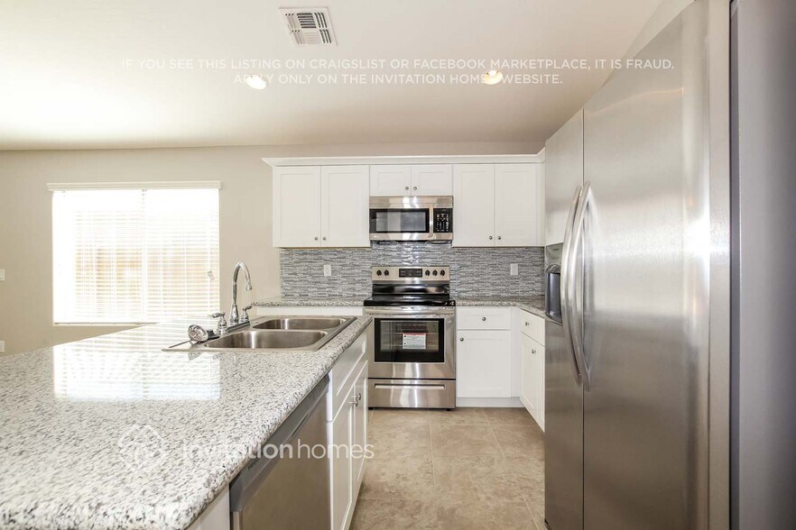 Building Photo - 35407 N Shorthorn Trail
