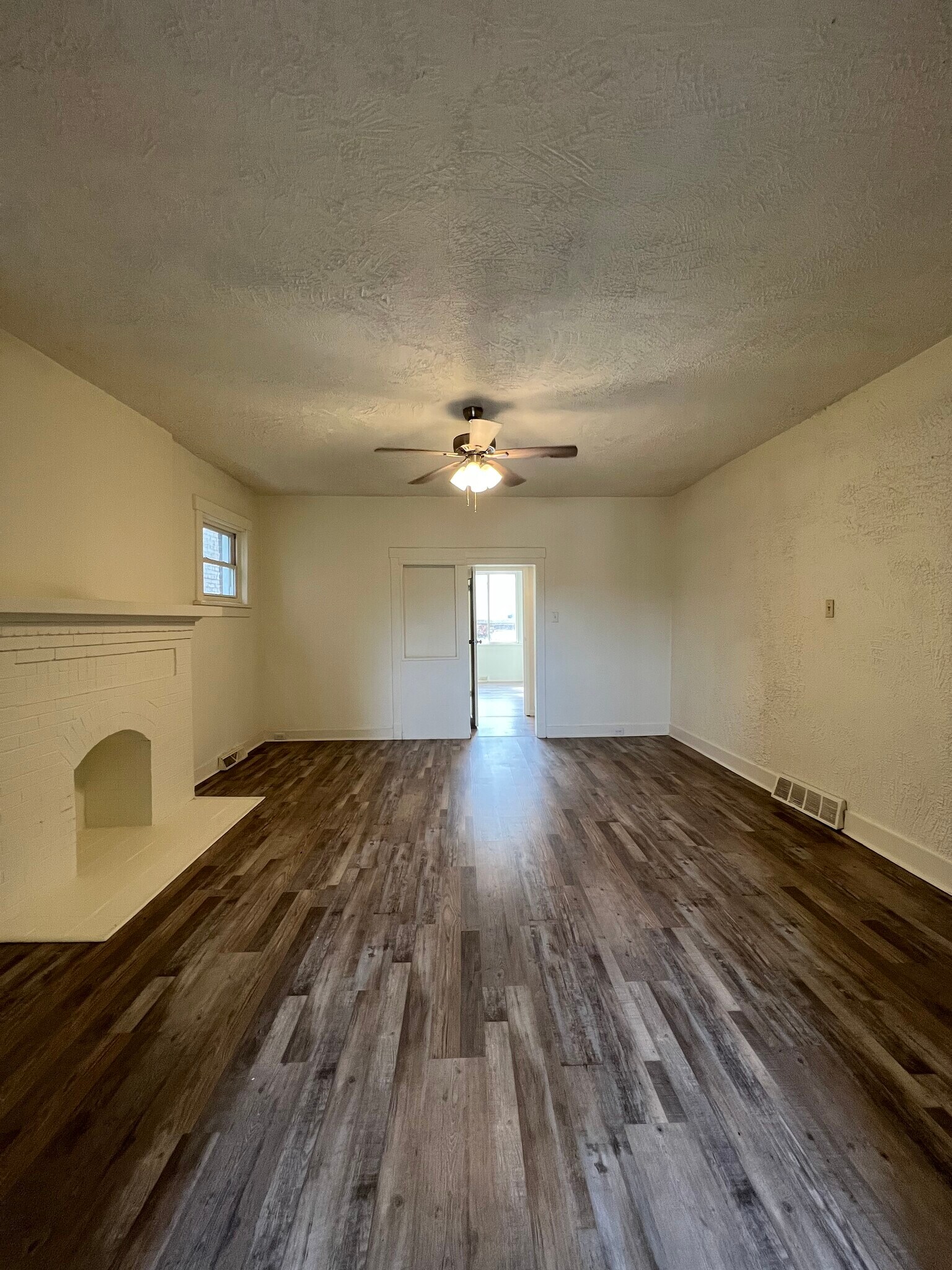 Livingroom - 616 E 12th Ave