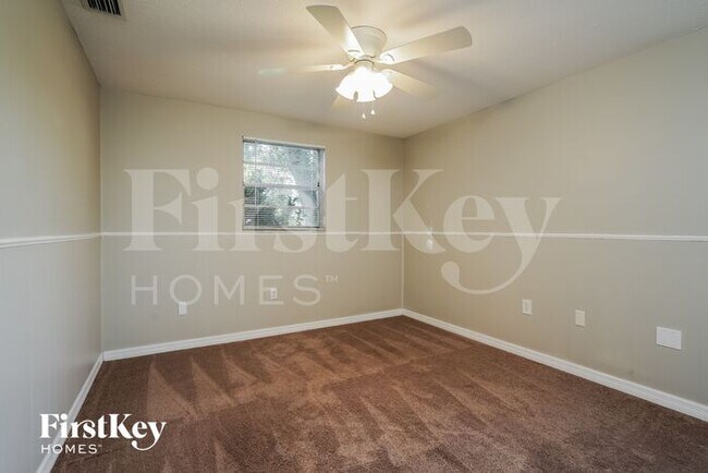 Building Photo - 2582 Lake View Blvd