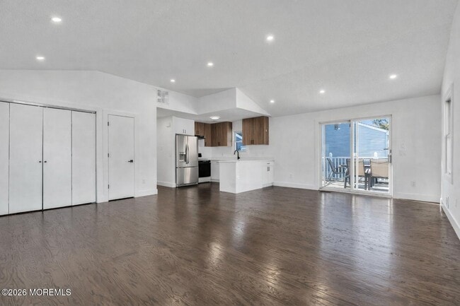 Building Photo - 526 Bradley Blvd