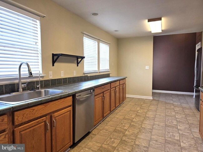 Building Photo - 28 Briar Ln